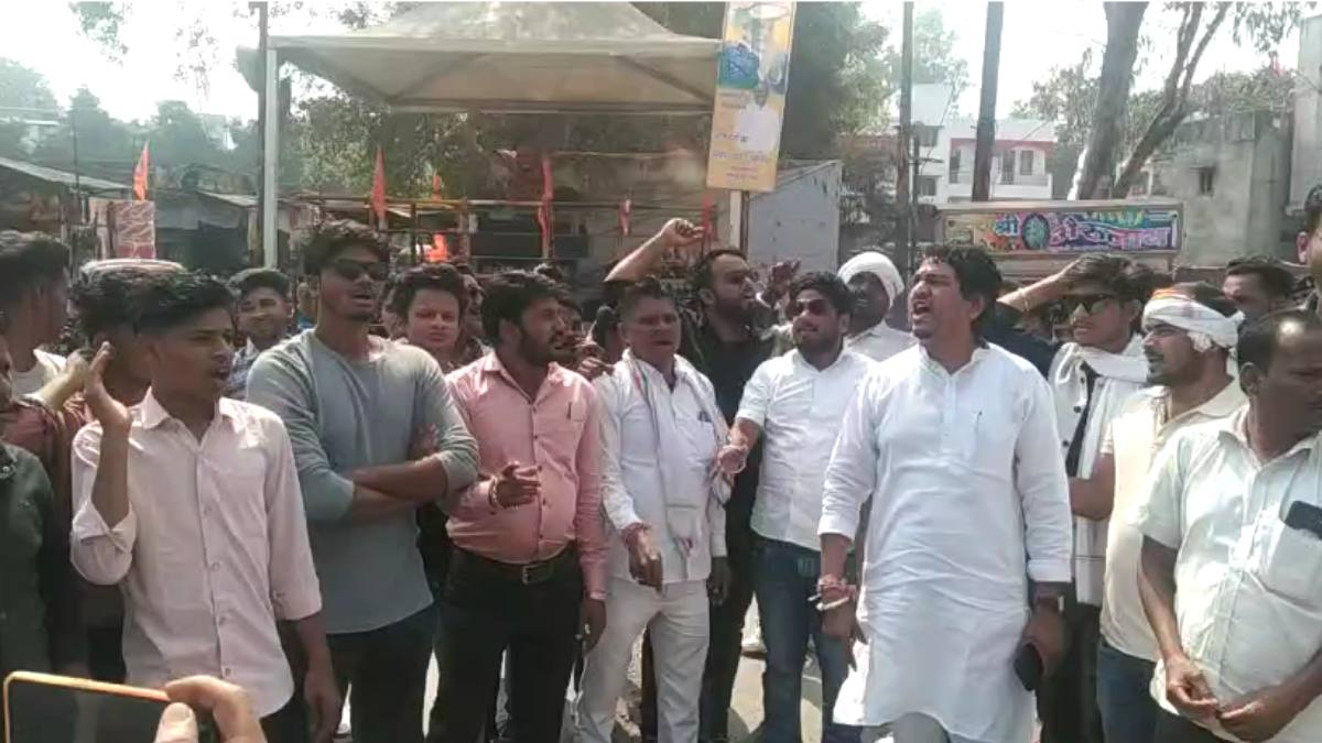 विक्रांत भूरिया की गिरफ्तारी से भड़की कांग्रेस, सड़कों पर उतरकर किया विरोध प्रदर्शन, पुलिस और कार्यकर्ताओं के बीच हुई झड़प