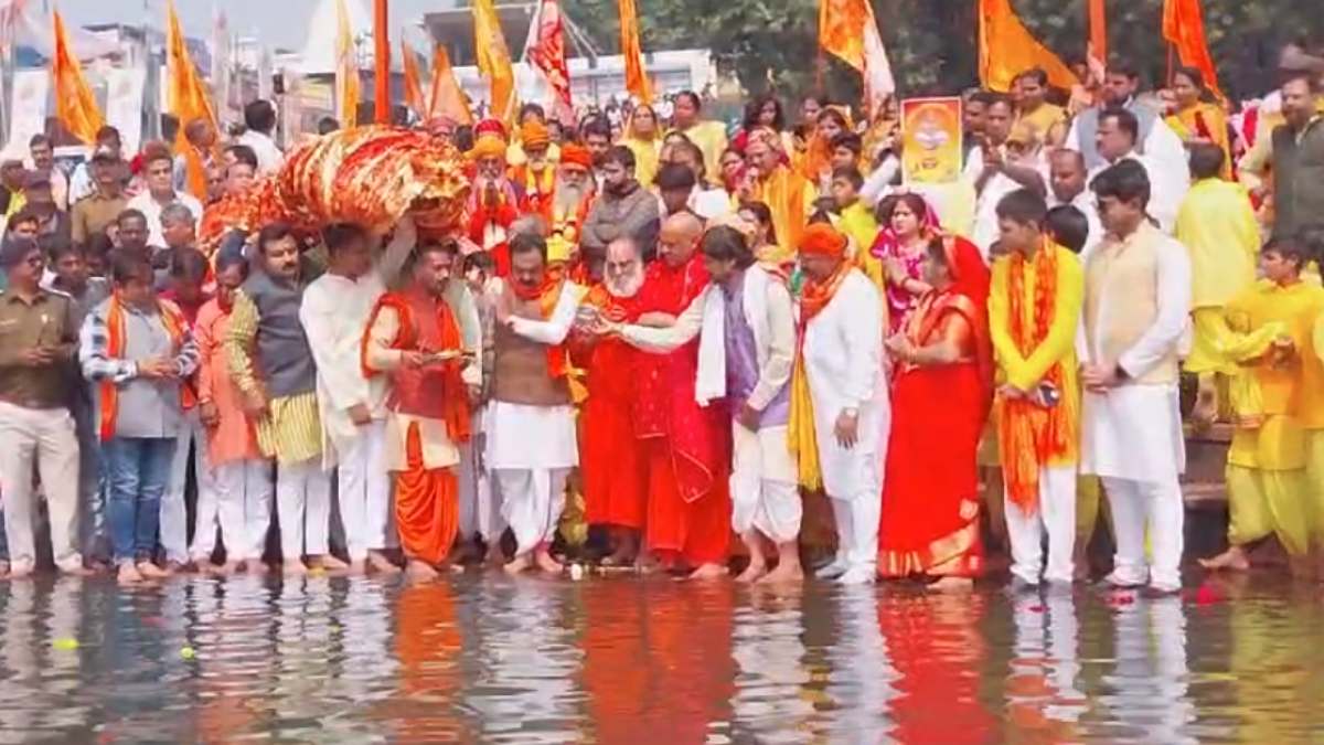 Narmada Jayanti: मंत्री राकेश सिंह ने चढ़ाई मां नर्मदा को चुनरी, जनता से की स्वच्छता बनाए रखने की अपील, परिक्रमा पथ पर कही ये बड़ी बात