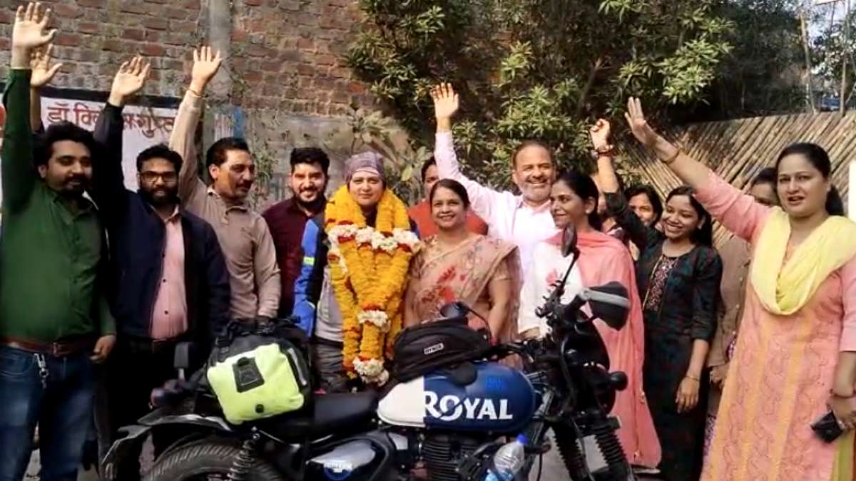 युवती ने बाइक से तय किया अयोध्या तक का सफर: 2500  किमी की आध्यात्मिक यात्रा कर वापस लौटी देवास, कहा- ‘ठान लो तो कुछ भी मुश्किल नहीं’