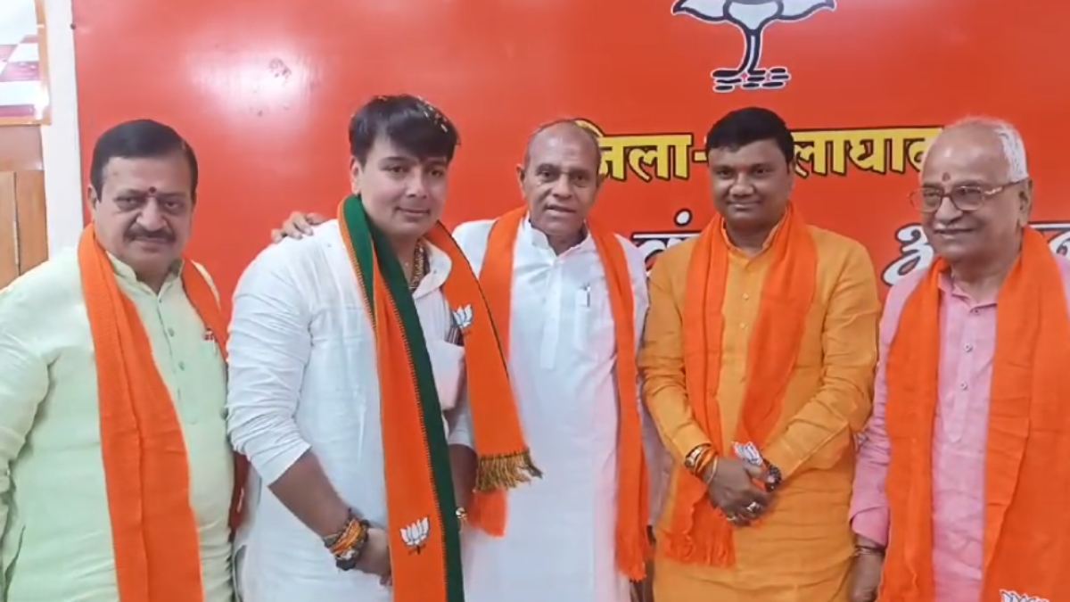 MP में भाजपा ज्वाइनिंग अभियान: 300 कार्यकर्ताओं के साथ वरिष्ठ कांग्रेस नेता BJP में हुए शामिल, पूर्व मंत्री ने दिलाई सदस्यता