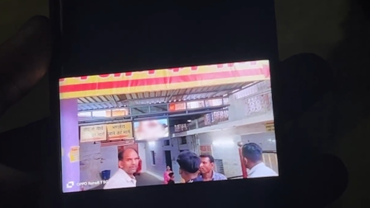 छत्तीसगढ़ : मंदिर की सीढ़ियों पर लगे स्क्रीन पर चला अश्लील वीडियो, श्रद्धालुओं में मचा हड़कंप, जानिए कहां का है मामला