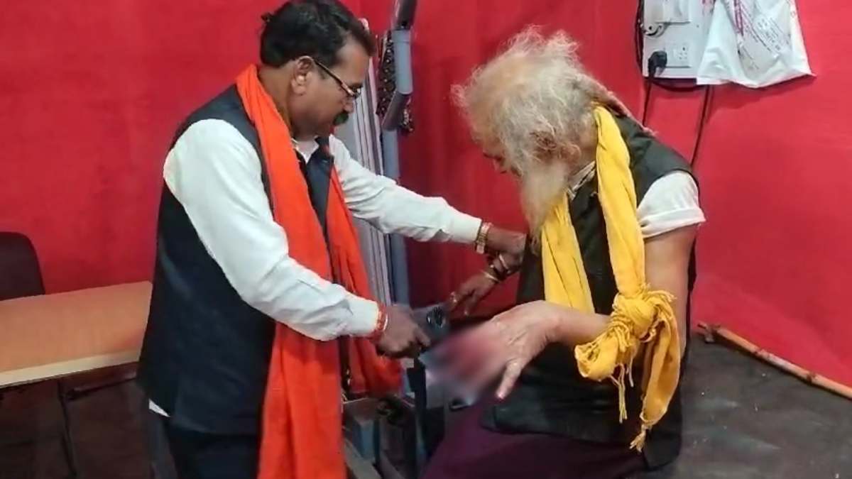 CG CRIME NEWS : कका पहाड़ के महंत पर चाकू और डंडे से जानलेवा हमला, आरोपी की तलाश में जुटी पुलिस