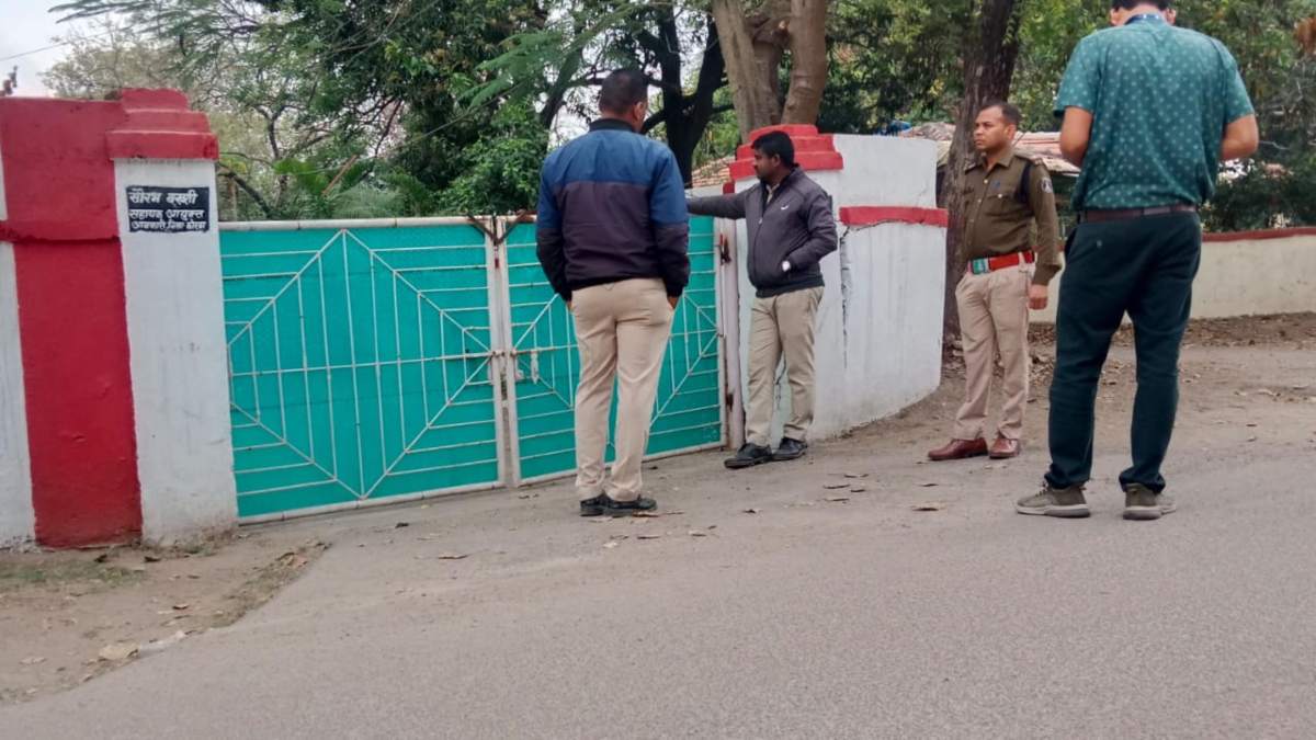 CG BREAKING : आबकारी विभाग के सहायक आयुक्त के सरकारी बंगले पर ACB की दबिश, खंगाले जा रहे दस्तावेज