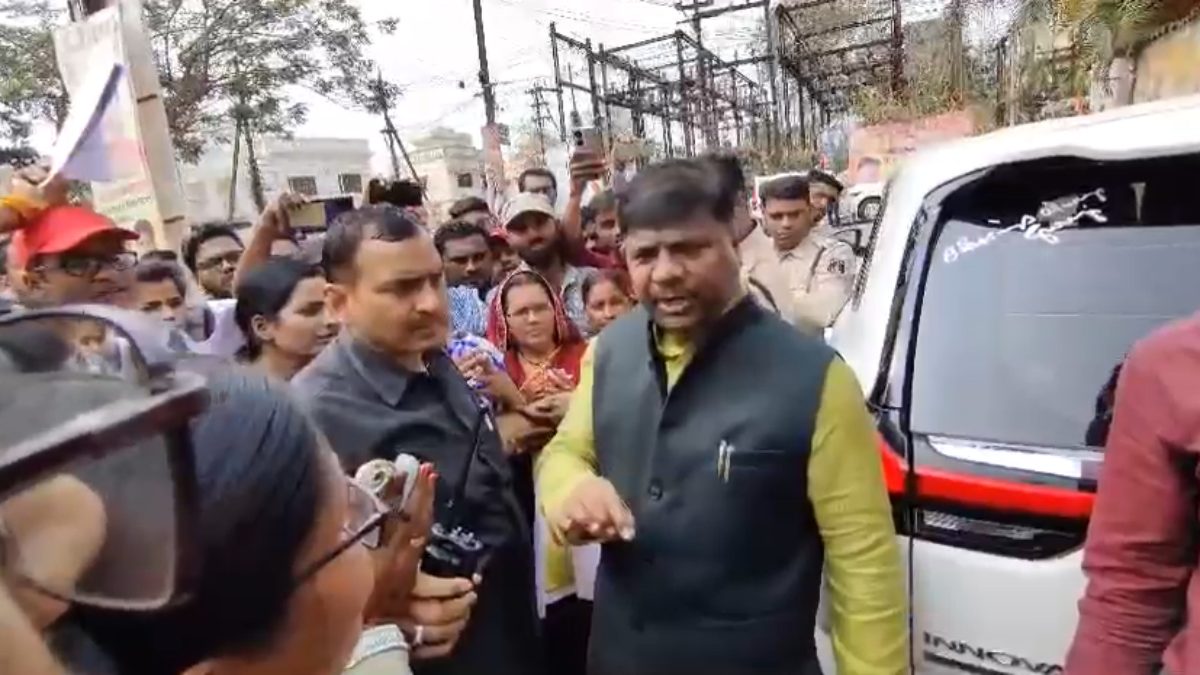 अपेक्स बैंक भर्ती परीक्षा: सहकारिता मंत्री केदार कश्यप ने अभ्यर्थियों और उनके परिजनों से की मुलाकात, चयनित अभ्यर्थियों की जल्द नियुक्ति का दिया आश्वासन