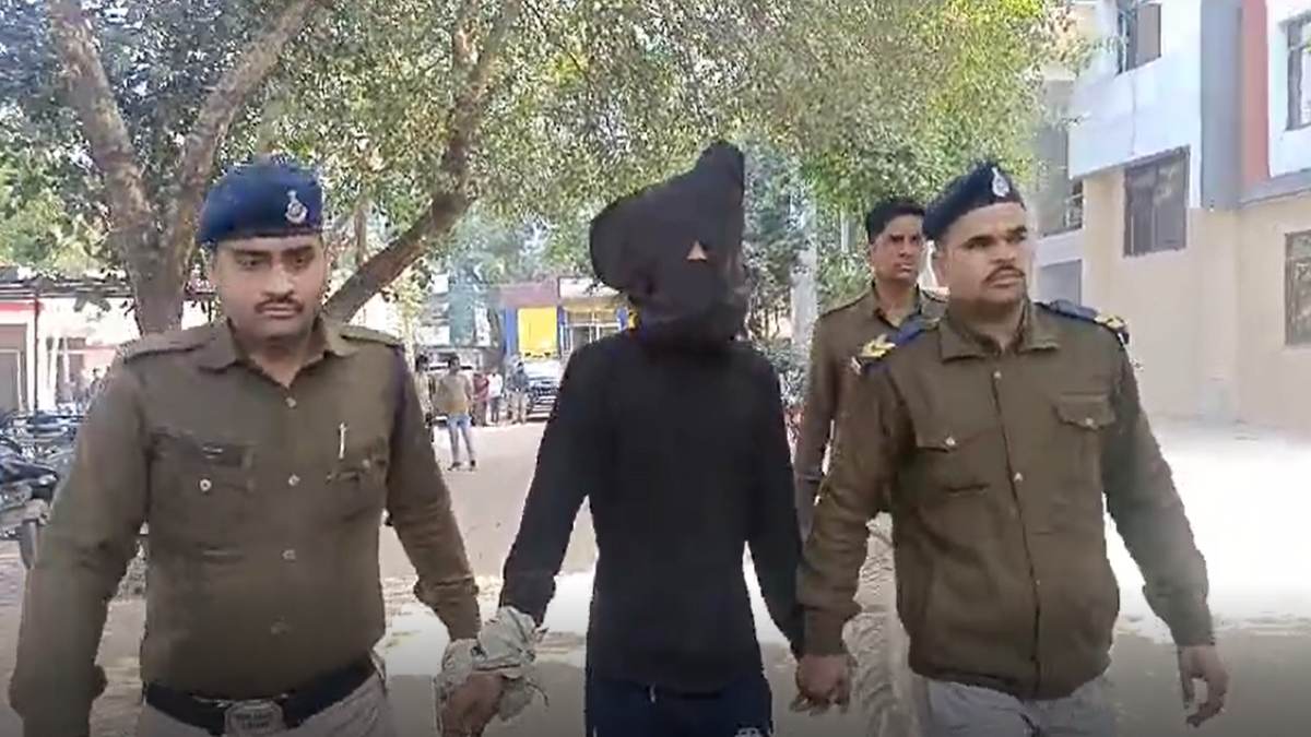 कुख्यात बदमाश कपिल यादव गिरफ्तार: पुलिस ने निकाला जुलूस, कई संगीन वारदातों में है आरोपी