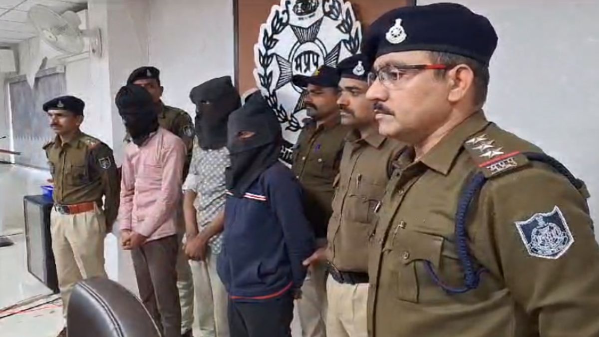 सबसे बड़ा फर्जीवाड़ा: मजदूरों के नाम से बनाई कंपनी, 60 करोड़ से ज्यादा का किया ट्रांजैक्शन, देश के बड़े-बड़े शहरों से जुड़े तार, रडार पर बैंक अधिकारी