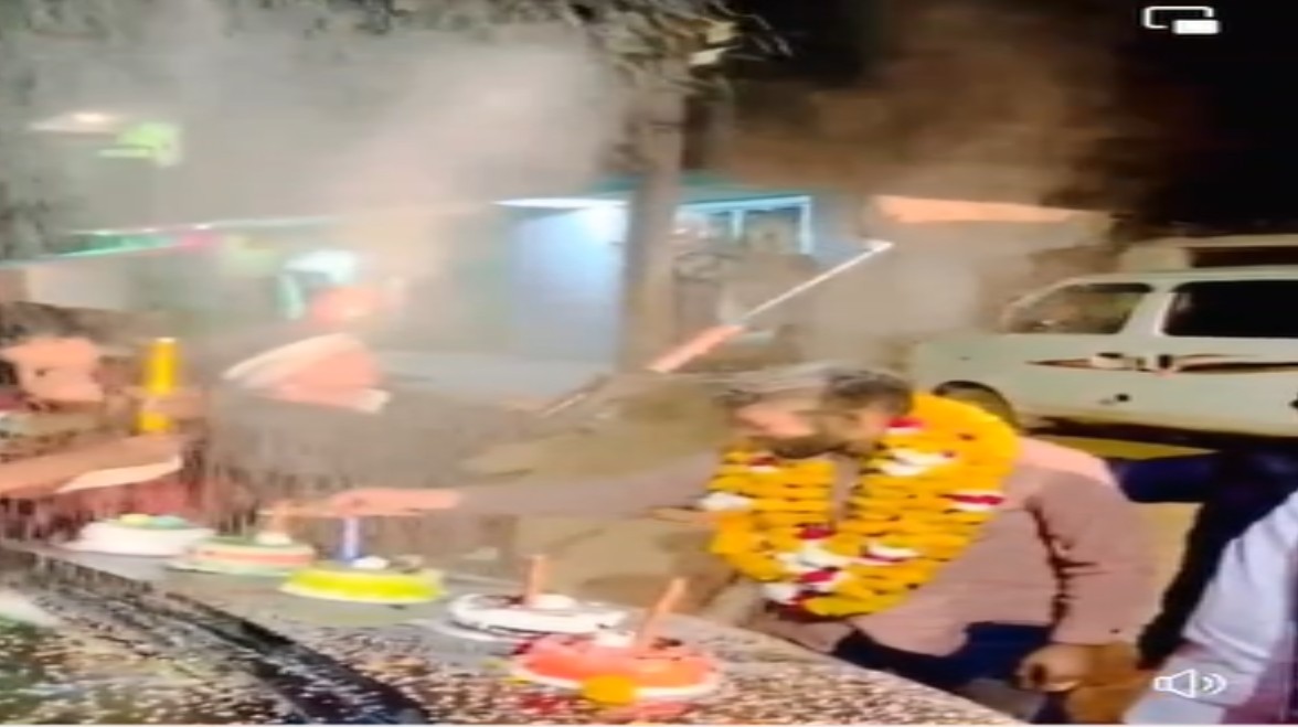 बीच सड़क ठांय ठांयः जमानत पर रिहा लूट के आरोपी ने जन्मदिन पर की हर्ष फायरिंग, वीडियो वायरल
