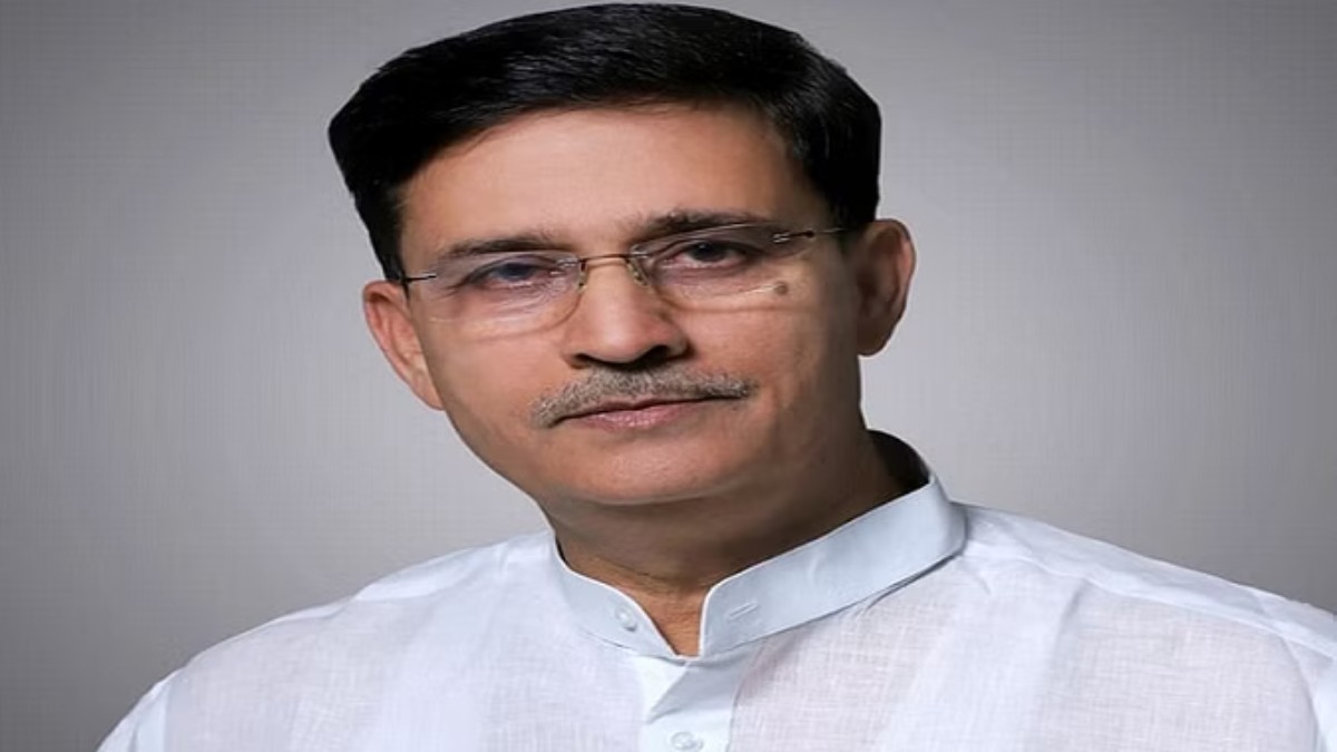 Politics: सपा को झटके पे झटका, स्वामी प्रसाद और शेरवानी के बाद योगेंद्र तोमर ने राष्ट्रीय सचिव पद से दिया इस्तीफा
