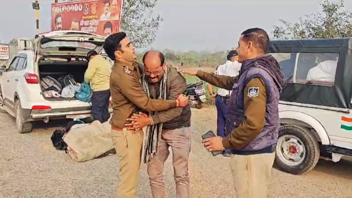 दिनदहाड़े अपहरण से फैली सनसनी: ‘भगवान’ बनकर आई पुलिस, गले लग फूट-फूट कर रोया शख्स