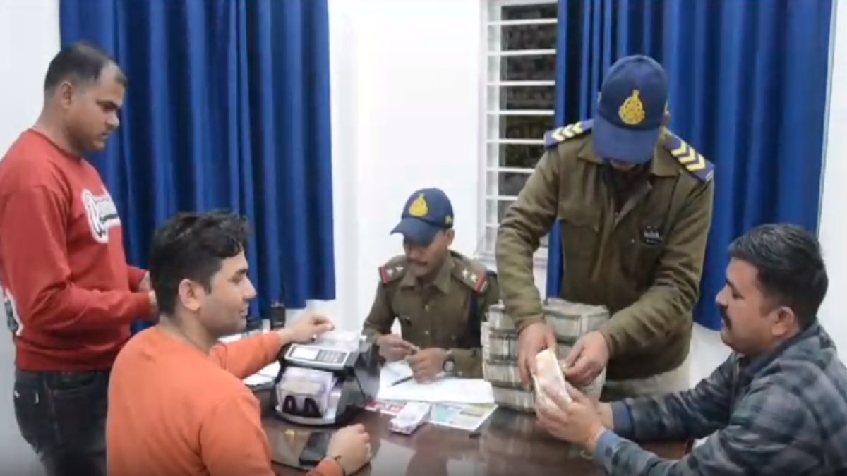 MP हवाला मामला: कारोबारियों का अब तक कोई सुराग नहीं, पुलिस ने इनकम टैक्स विभाग को सौंपे 43 लाख रुपये
