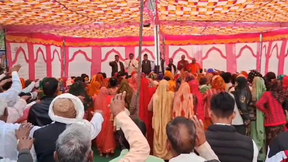 धार्मिक आयोजन में भेदभाव: जूठी पत्तल उठाने कहा तो 40 परिवारों ने सनातन छोड़ बौद्ध धर्म अपनाया
