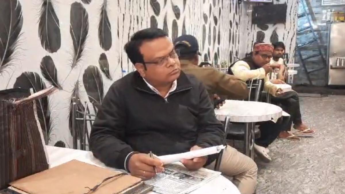 फूड डिपार्टमेंट का छापा: होटल में उपयोग किए जा रहे घरेलू सिलेंडर जब्त, जांच के लिए भोपाल भेजे खाद्य सैंपल