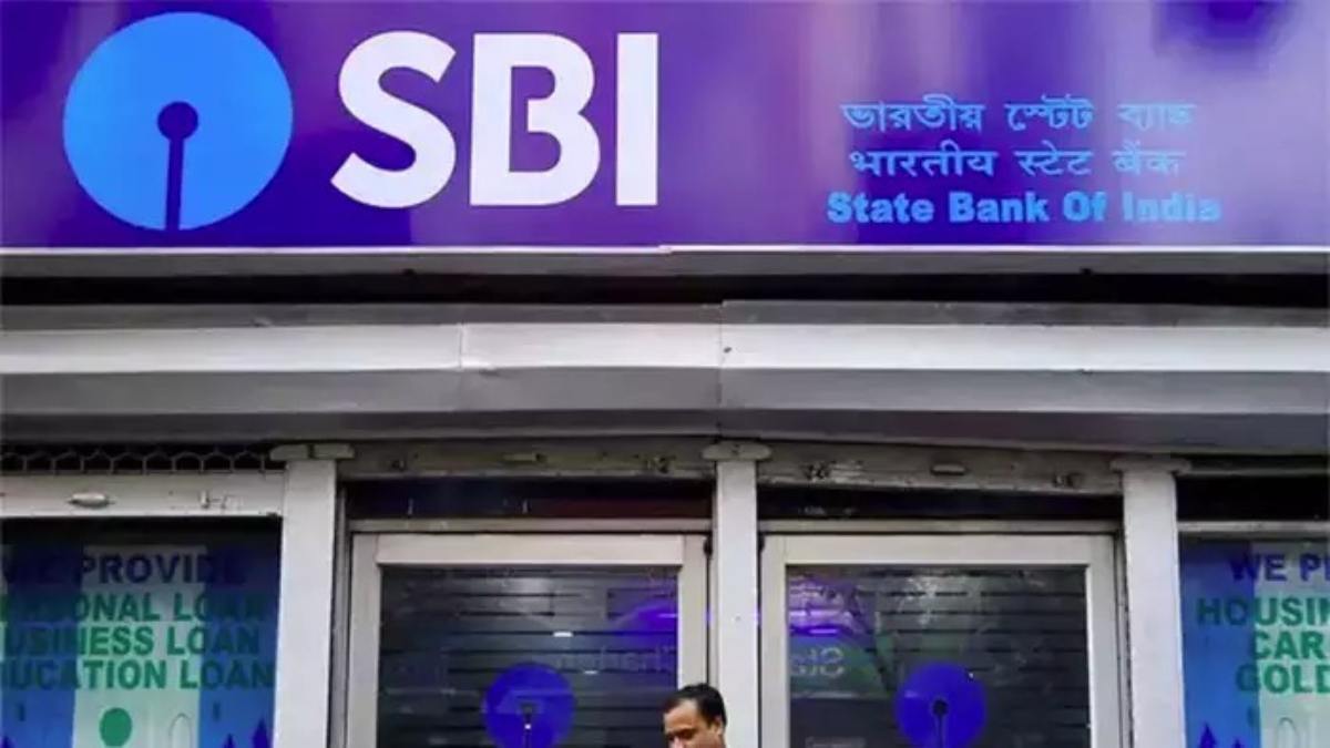Government Insurance Scheme: SBI ने अपने ग्राहकों के लिए शुरू की ये धमाकेदार सुविधा, जानिए घर बैठे कैसे उठाएं लाभ ?
