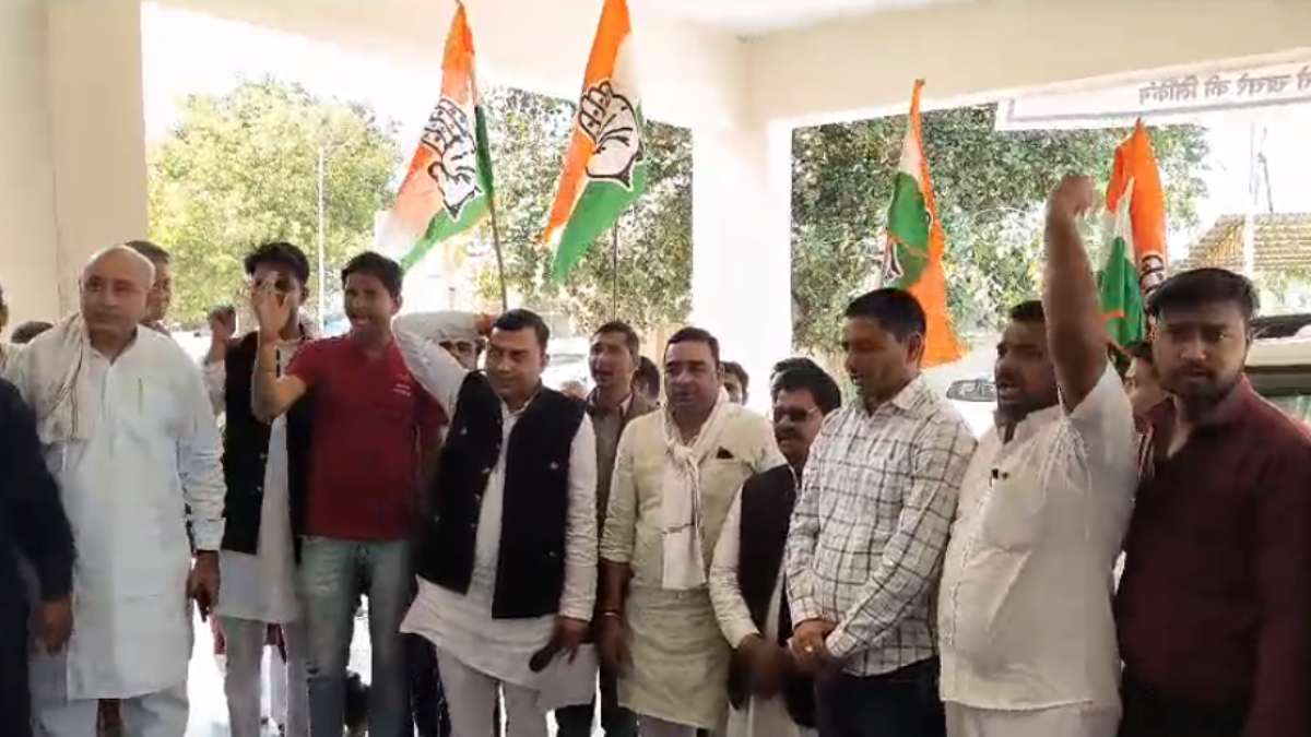 किसानों के समर्थन में कांग्रेस का धरना प्रदर्शन: SDM को सौंपा ज्ञापन, कहा- स्वामीनाथन आयोग की सिफारिशें लागू करे सरकार