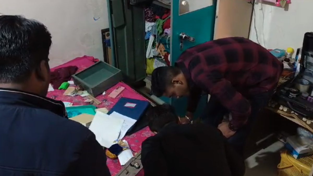 जूनियर इंजीनियर के घर चोरों का धावा: 10 तोला सोना और 2 किलो चांदी उड़ा ले गए बदमाश, दिनदहाड़े दिया वारदात को अंजाम
