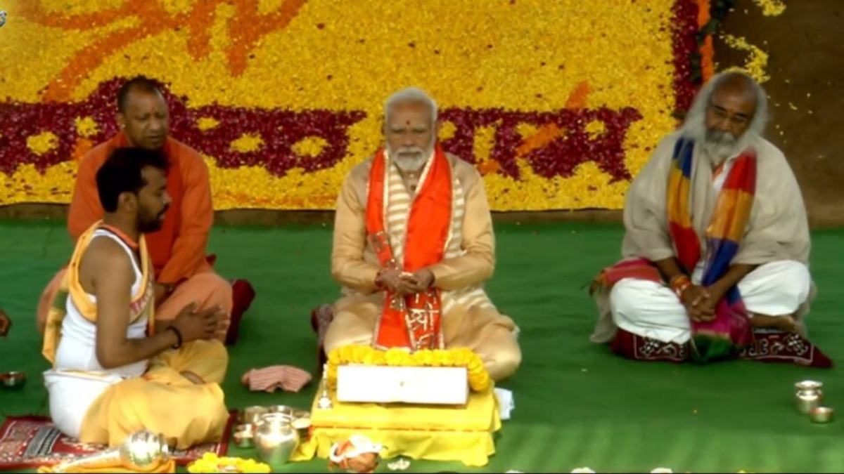 PM मोदी पहुंचे संभल, कल्कि धाम मंदिर का किया शिलान्यास