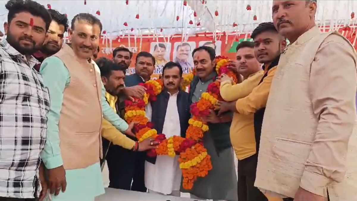 MP में कांग्रेस को फिर लगा धीरे से जोर का झटकाः जिला उपाध्यक्ष व सरपंच संघ के अध्यक्ष, जनपद सदस्यों समेत सैकड़ों नेताओं ने थामा बीजेपी का दामन