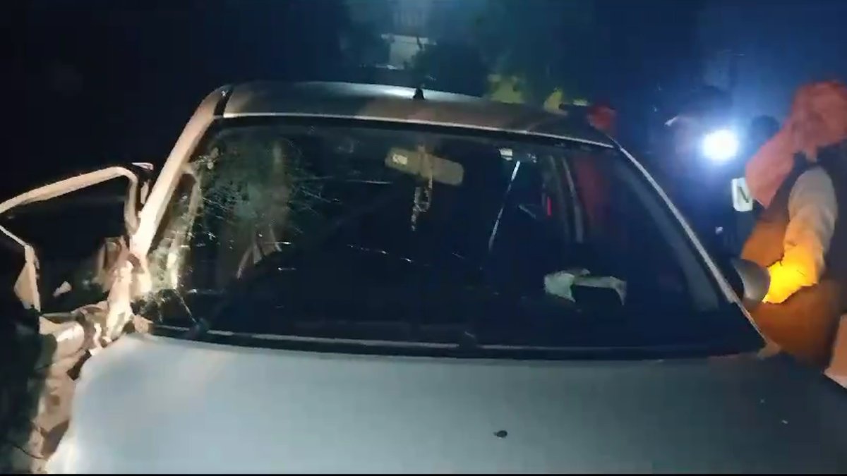 Road Accident: तेज रफ्तार कार ने दूसरी कार को मारी टक्कर, 2 घायल, आरोपी ड्राइवर फरार