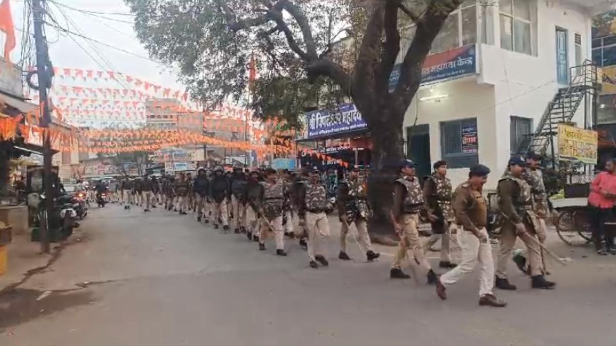 बसंत उत्सव की तैयारियां: सुरक्षा के पुख्ता इंतजाम, CCTV कैमरे से की जाएगी निगरानी, शहर में पुलिस ने निकाला फ्लैग मार्च