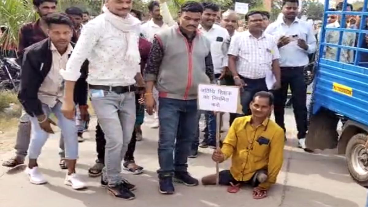 अतिथि शिक्षकों का छलका दर्द: 6 महीनों से नहीं मिला मानदेय, कहा- ‘मांगे पूरी नहीं हुई तो भोपाल में करेंगे प्रदर्शन’