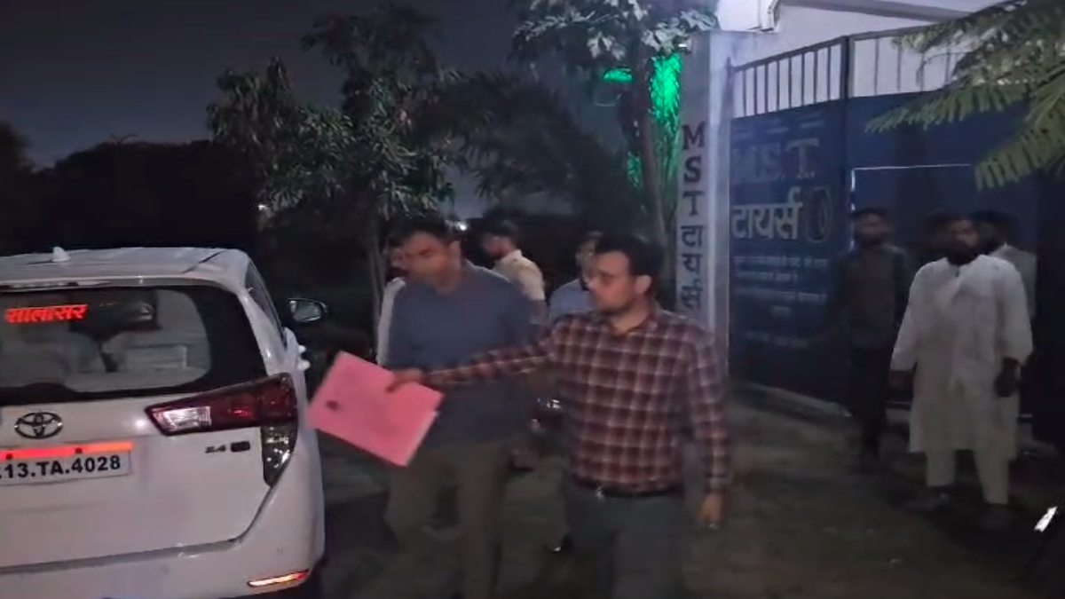 टायर फर्म पर GST विभाग का छापा: अफसरों ने देर रात तक खंगाले दस्तावेज, टैक्स चोरी के संदेह पर की कार्रवाई
