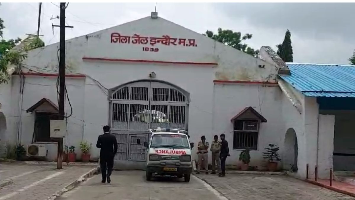 पूजा करते वक्त कैदी को आया हार्ट अटैक: अस्पताल में तोड़ा दम, इंदौर में पिछले 15 दिनों में साइलेंट attack से दसवीं मौत