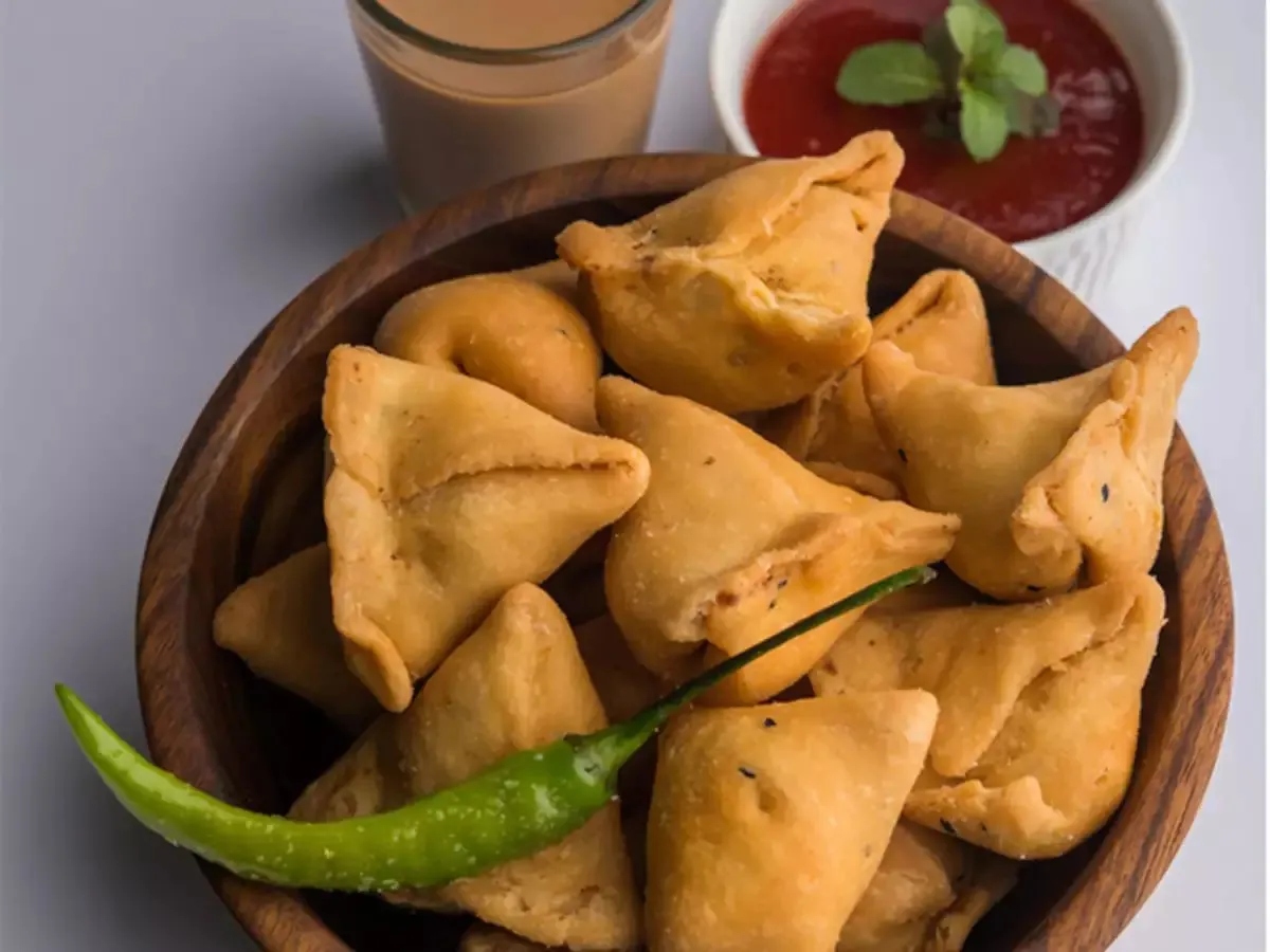 Paneer Samosa Racipe: एक ही तरह का आलू समोसा खाकर हो गए हैं बोर तो अब बनाएं पनीर समोसा, मटर समोसा या फिर मैगी समोसा
