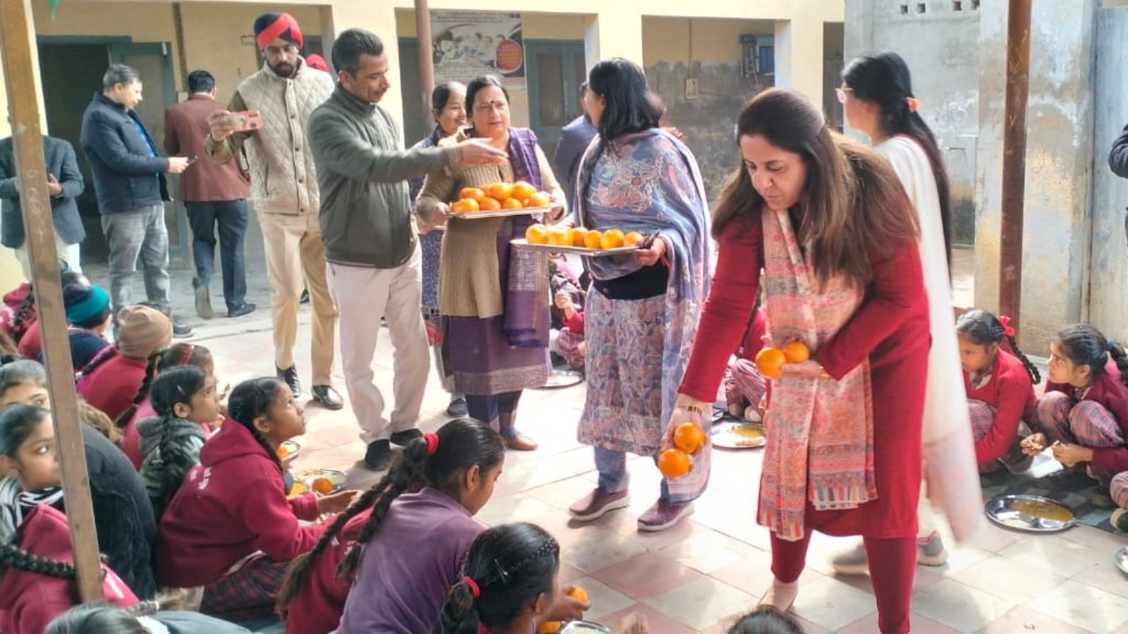 पंजाब : मिड डे मील में बाटे जायेंगे किन्नू, छात्रों को मिलेगा पोषक आहार