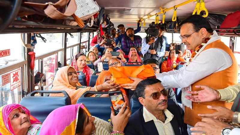 Rajasthan News: जयपुर सहित प्रदेश के सात संभागों से अयोध्या के लिए बसों से रवाना हुए श्रद्धालु