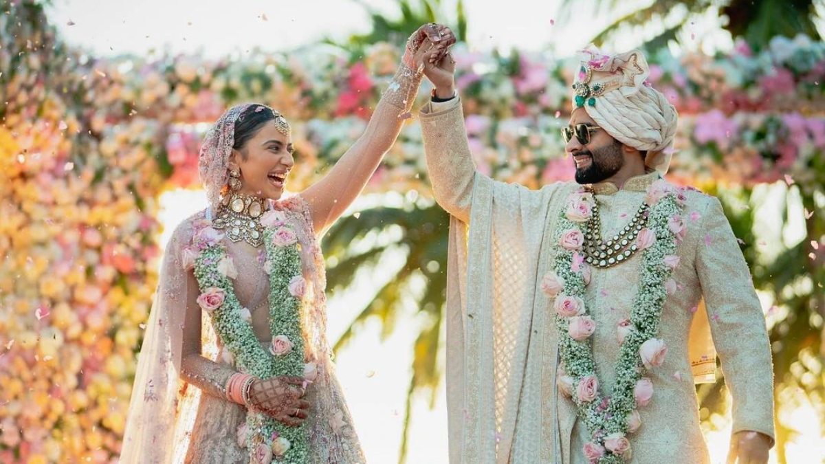 Rakul Preet Singh Wedding : Rakul ने अपनी ‘फेयरीटेल’ वेडिंग की नई फोटोज की शेयर, कस्टमाइज्ड कलीरों ने खींचा ध्यान