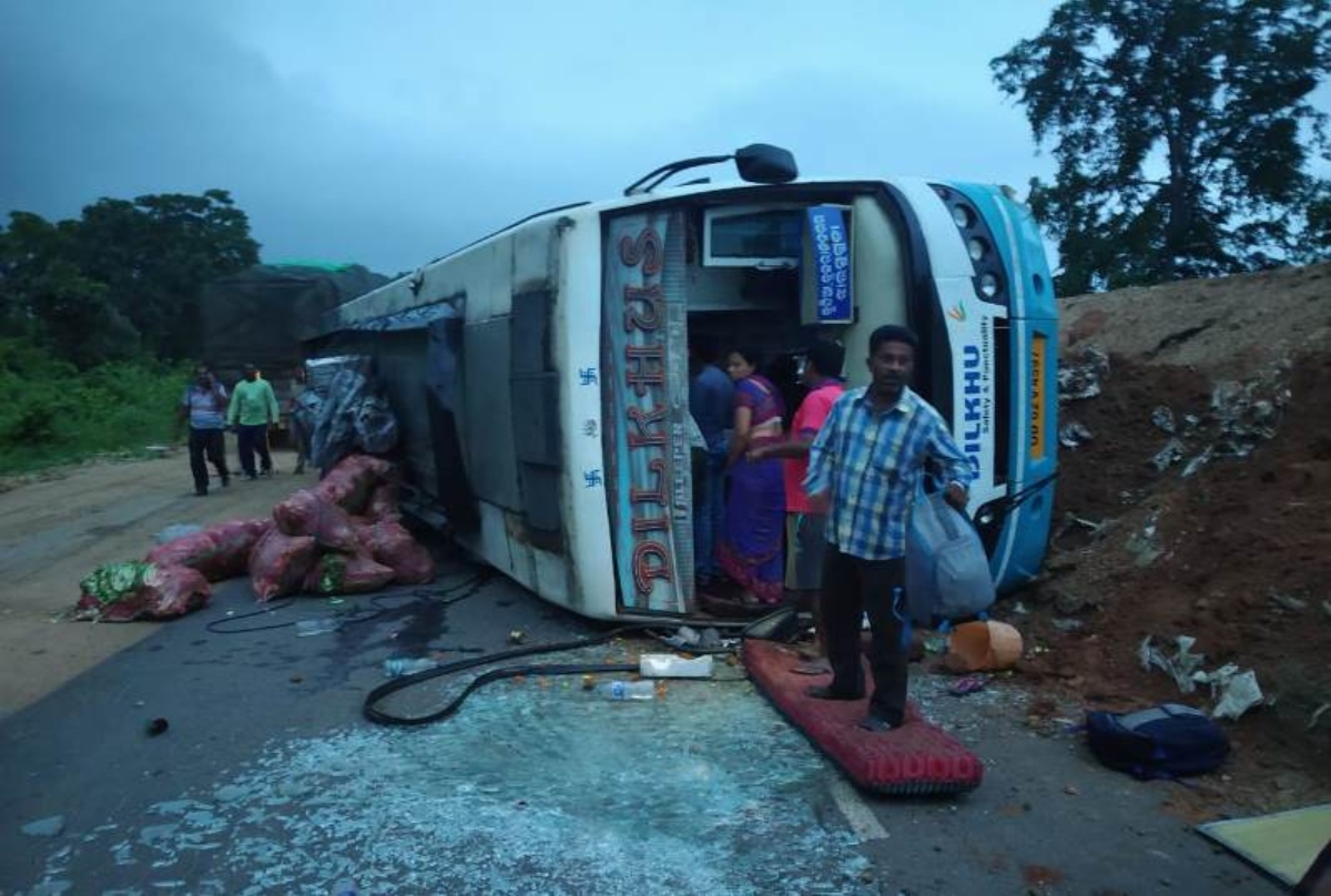 Odisha Bus Accident: ओडिशा के संबलपुर में पलटी बस, भुवनेश्वर से हीराकुद जा रही, 9 लोग घायल