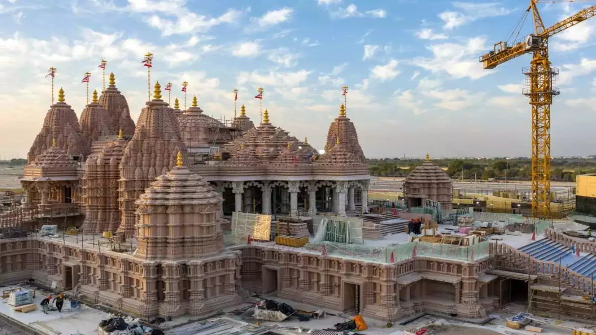 मुस्लिम देश में बना एशिया का सबसे बड़ा मंदिर, 14 फरवरी को उद्घाटन करेंगे PM मोदी, जानिए क्या है इस मंदिर की खूबियां…
