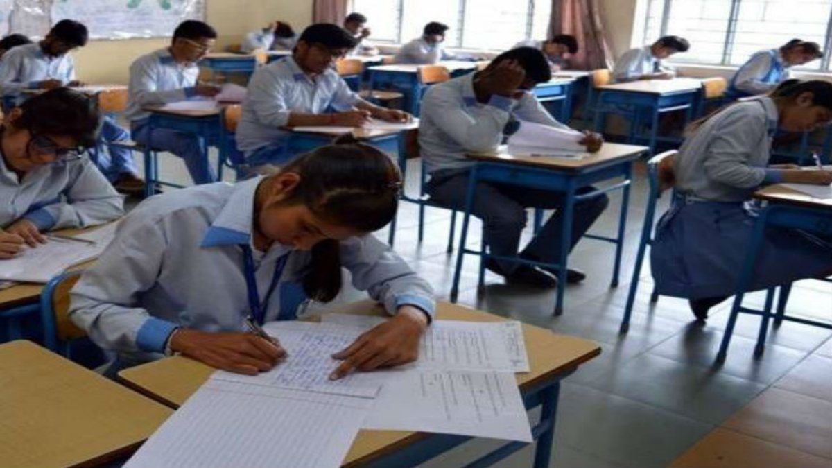 MP Board Exam 2024 Result: 15 अप्रैल तक बोर्ड परीक्षाओं के रिजल्ट जारी करने की तैयारी, 22 फरवरी से होगा परीक्षा का मूल्यांकन