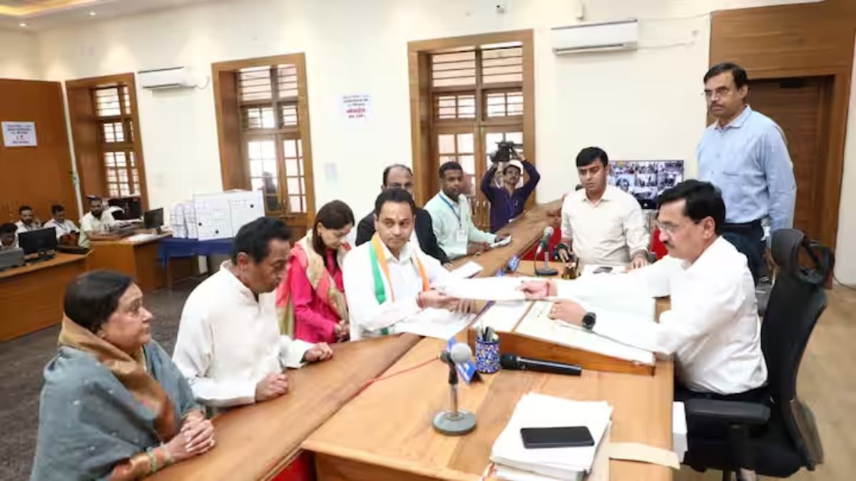 नकुलनाथ ने भरा नामांकन: पूर्व सीएम कमलनाथ, पूर्व सांसद अलका नाथ और पत्नी प्रिया नाथ रही मौजूद
