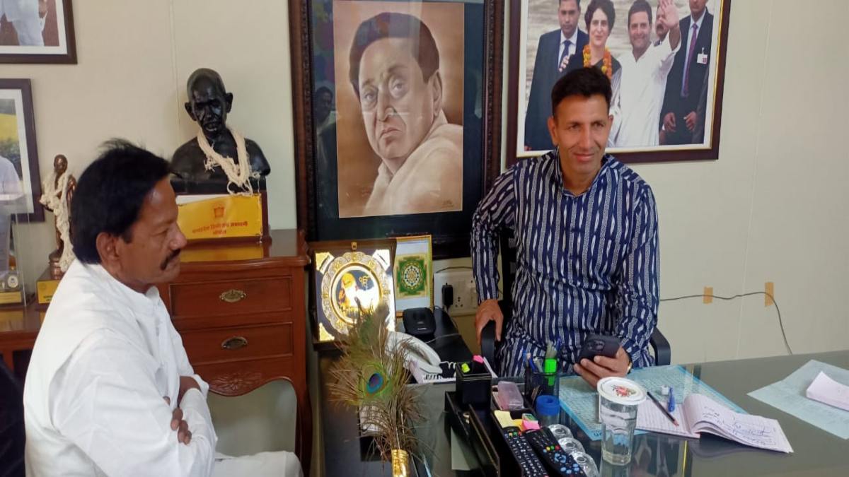 पूर्व सांसद थामेंगे कांग्रेस का हाथ: PCC चीफ से की मुलाकात, इस सीट से की टिकट की मांग