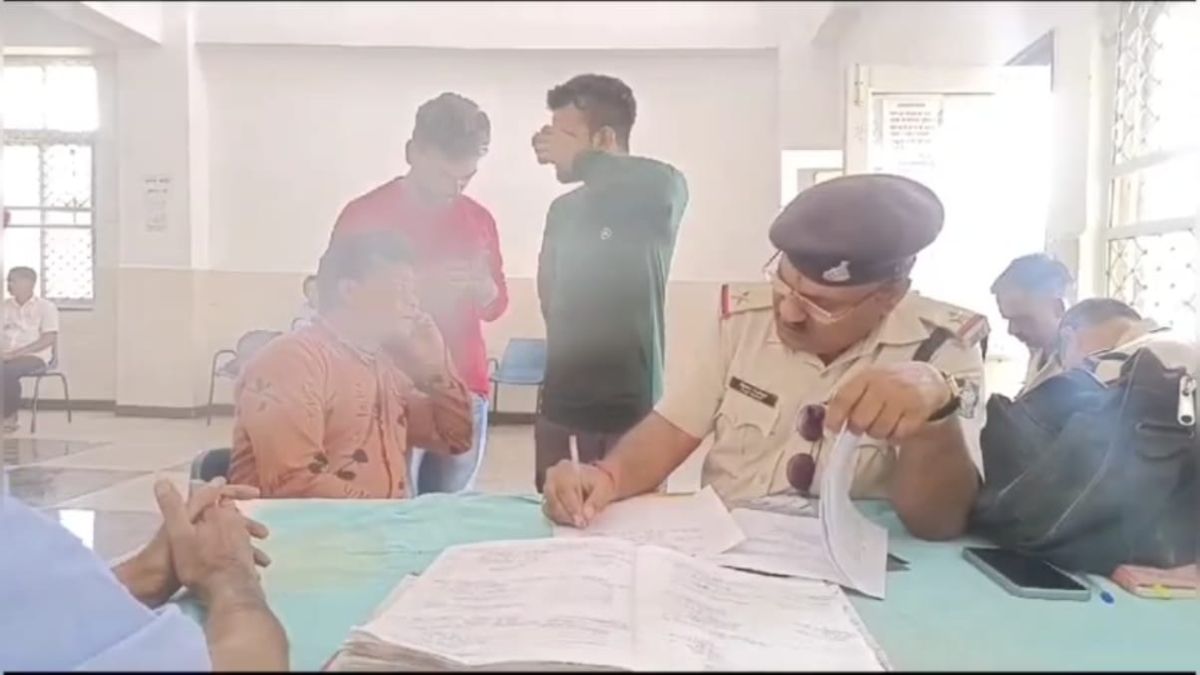 पुलिस प्रताड़ना से तंग आकर युवक ने की आत्महत्या: गांजा कारोबार के शक में किया था गिरफ्तार, 25 हजार लेकर छोड़ा तो घर जाकर लगा ली फांसी