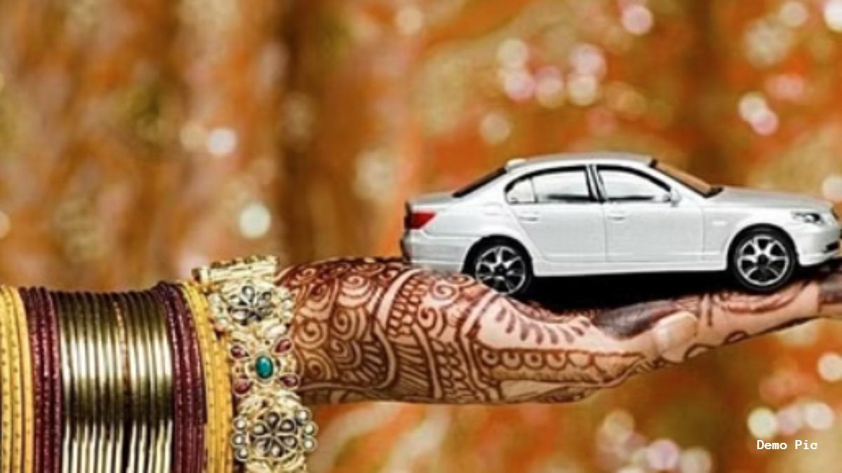 महिला पुलिस मायके से नहीं लाई कार, तो प्रभारी पति ने घर से निकाला बाहर, 2016 में हुई थी शादी