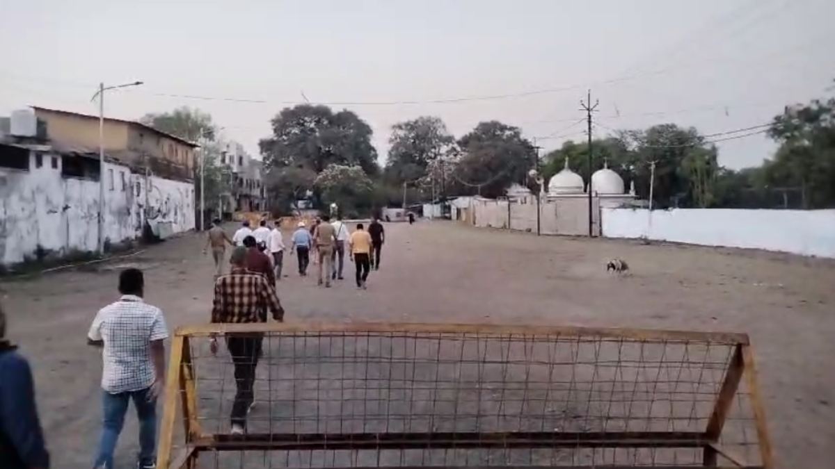 Dhar Bhojshala ASI Survey: SC से मुस्लिम पक्ष को बड़ा झटका, जारी रहेगा सर्वे, मुस्लिमों ने पढ़ी नमाज, शहर काजी बोले- भोजशाला कहां है ?