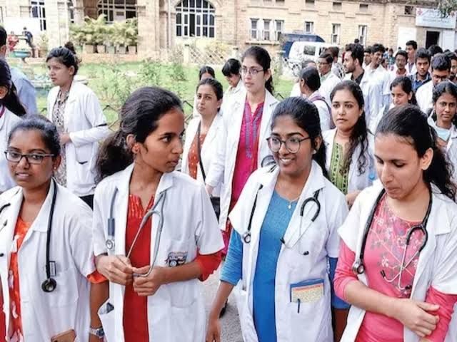 स्कॉलरशिप : मेडिकल शिक्षा के लिए सरकार छात्रों को देगी आर्थिक सहायता