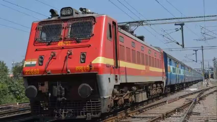 होली पर दिल्ली से चलेगी विशेष रेलगाड़ियां चलाएगी रेलवे