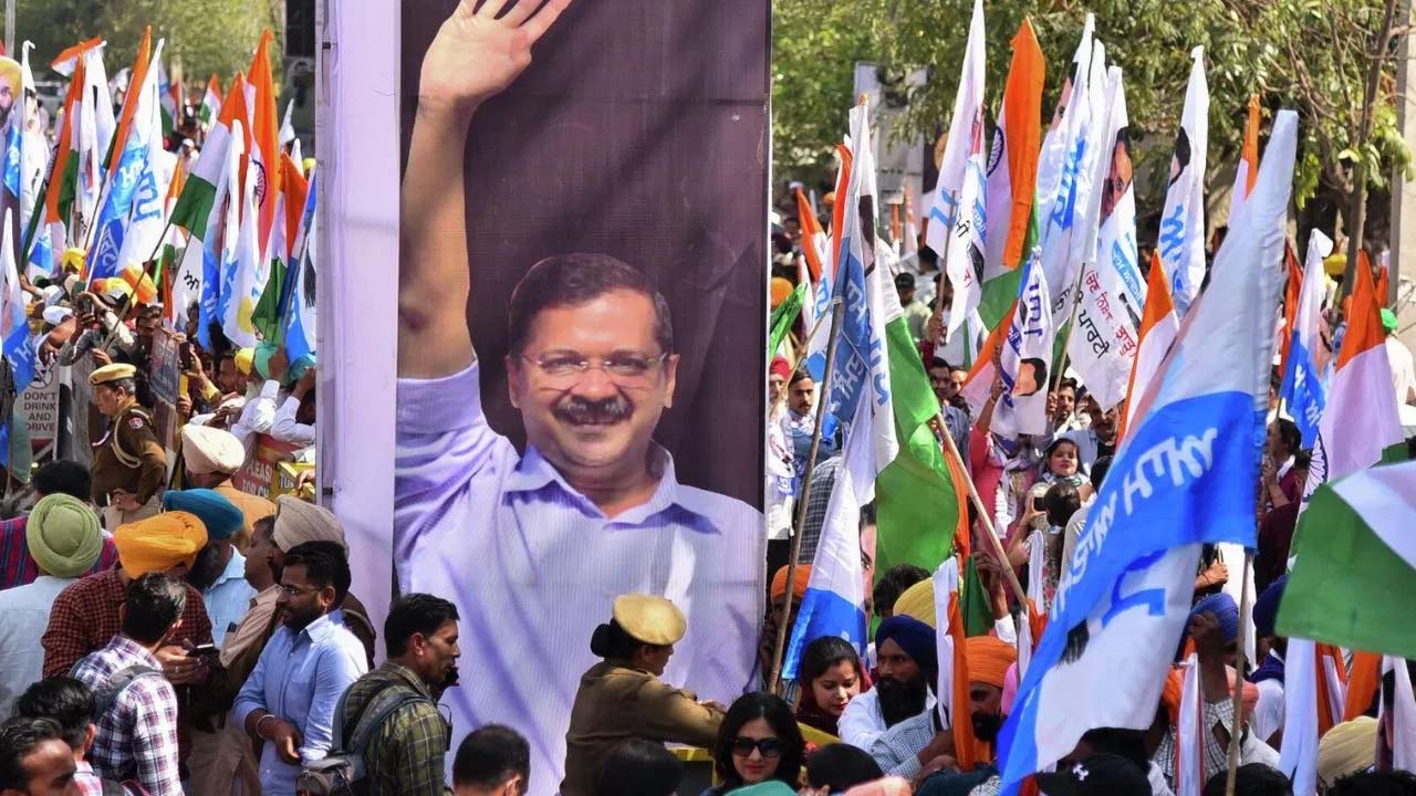 दिल्ली में सीएम केजरीवाल की गिरफ्तारी पर आप और बीजेपी का शक्ति प्रदर्शन                                    