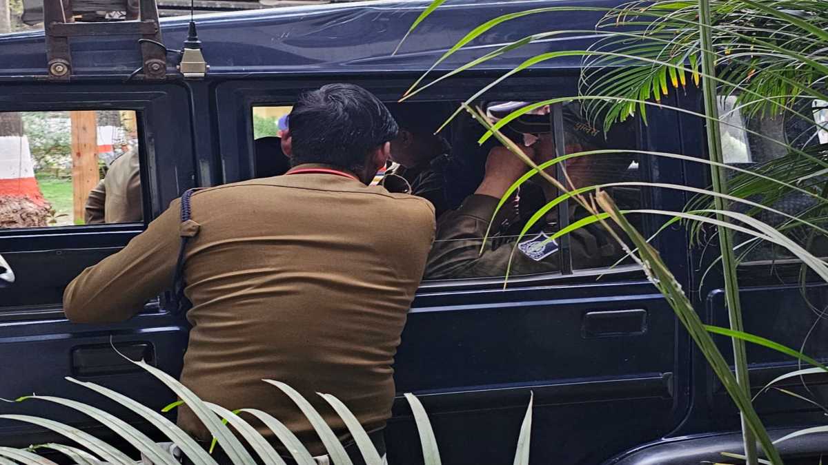 London Villa Robbery Case: अधिकारियों के ट्रांसफर के बाद ठंडे बस्ते में कार्रवाई, गिरफ्त से बाहर डकैती गैंग का सरगना