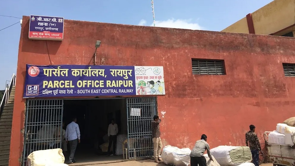 रायपुर रेलवे स्टेशन में GST की दबिश जारी, 139 पैकेट जब्त… R S Cargo की GST चोरी पकड़ने टीम पहुंची दुर्ग