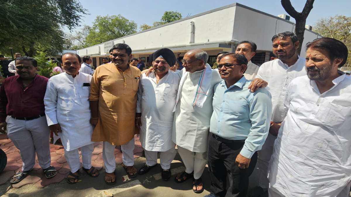 पूर्व गृहमंत्री को दिग्विजय सिंह ने दी श्रद्धांजलि: इलेक्टोरल बॉन्ड को लेकर BJP पर साधा निशाना, कहा- चाल, चरित्र और चेहरा सब उजागर हो रहा है