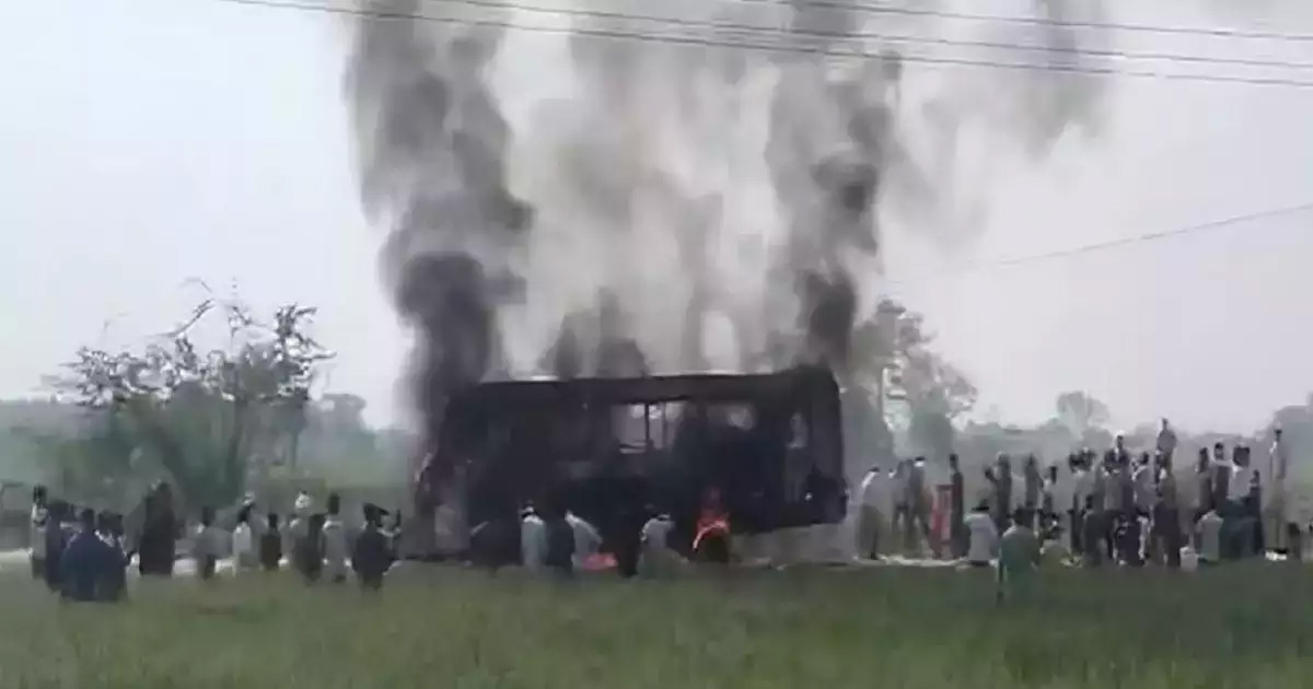 गाजीपुर में भीषण हादसा, बारातियों से भरी बस पर गिरा हाईटेशन तार ,कई लोग जिंदा जले