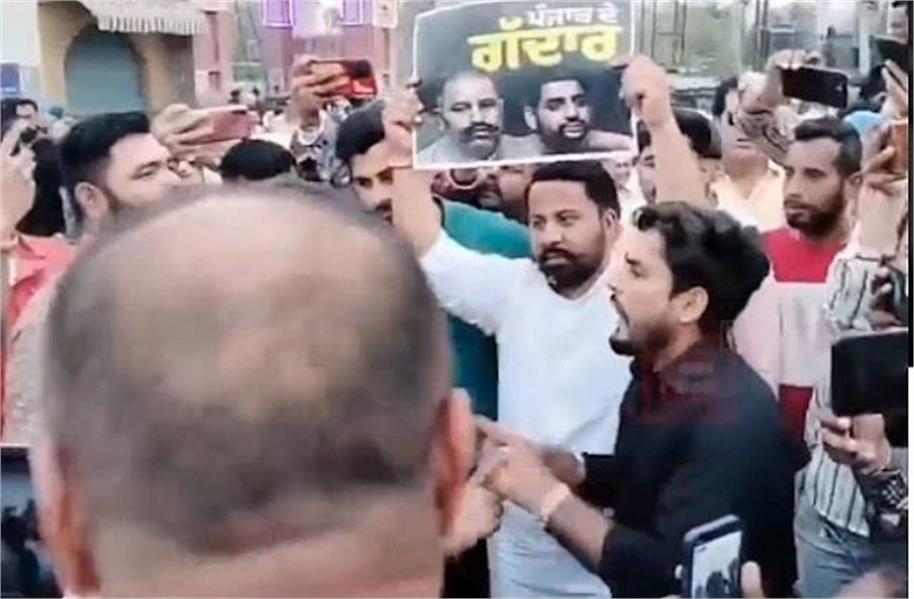 AAP के इकलौते सांसद रिंकू तथा विधायक अंगुराल के  बीजेपी ज्वाइन करने के बाद पार्टी में फूटा गुस्सा