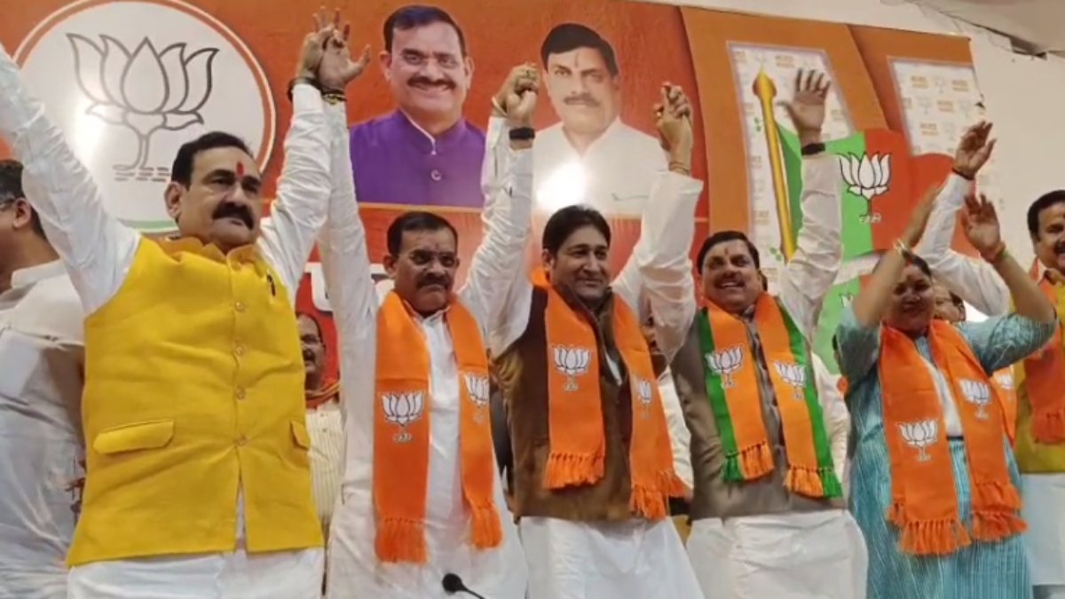 कांग्रेस को एक और बड़ा झटका: कमलनाथ के बेहद करीबी नेता बीजेपी में शामिल, सैकड़ों कार्यकर्ता के साथ ली सदस्यता