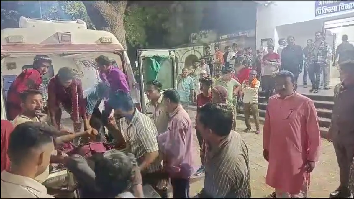 Barwani Accident News: ग्रामीणों से भरी ट्रैक्टर-ट्रॉली पलटी, दर्दनाक हादसे में 1 की मौके पर मौत, 39 लोग घायल, अस्पताल पहुंचे विधायक