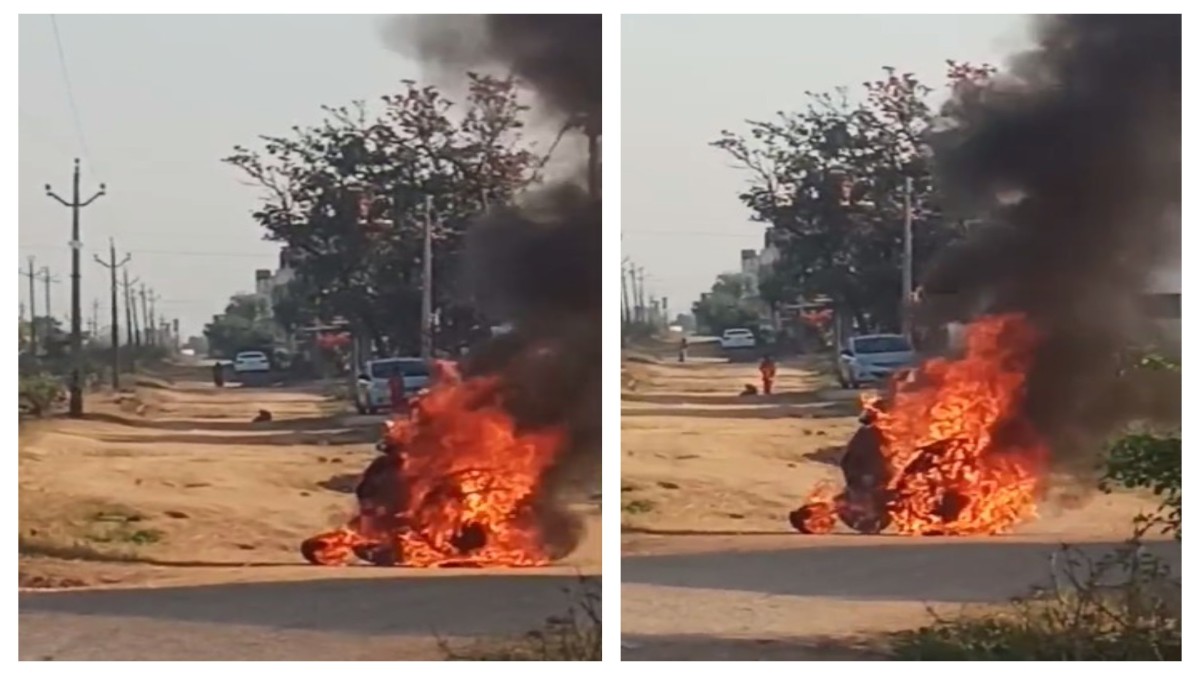 चलती इलेक्ट्रिक स्कूटी में अचानक लगी आग, शिवराज सिंह ने कूद कर बचाई जान