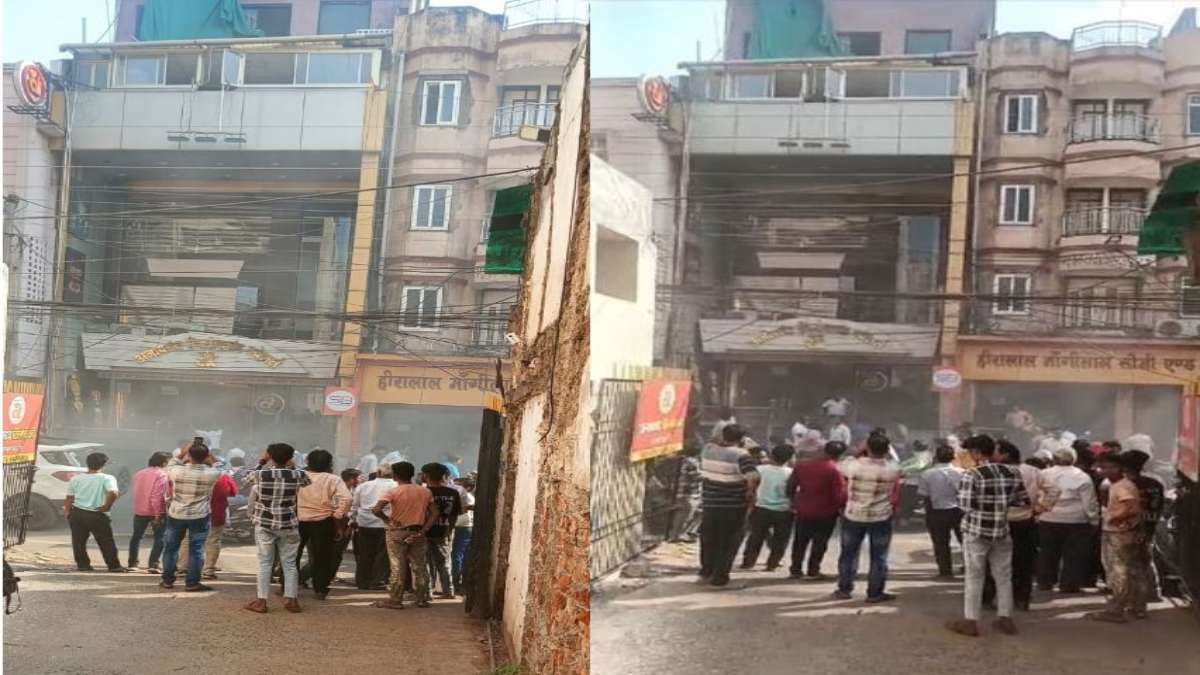 राजधानी के AT ज्वेलर्स में ब्लास्ट से मची खलबली, फायर ब्रिगेड की टीम ने संभाला मोर्चा, देखें Video …